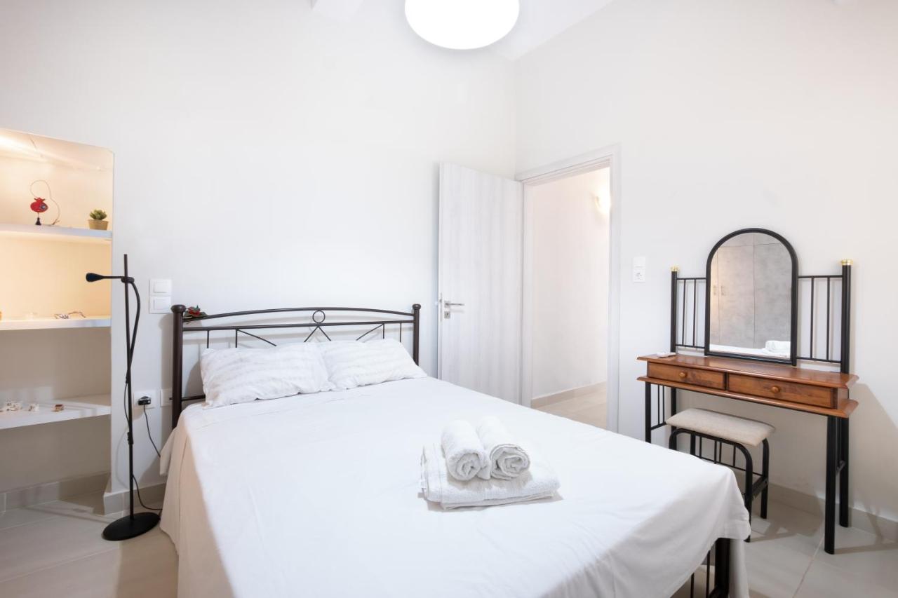 Urban Lifestyle Apartment In พีเรียส ภายนอก รูปภาพ