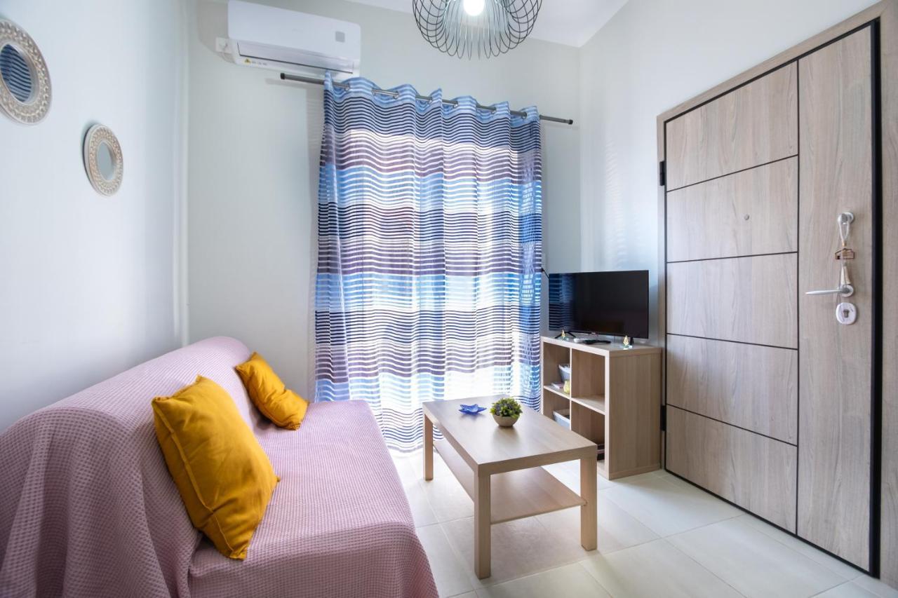 Urban Lifestyle Apartment In พีเรียส ภายนอก รูปภาพ