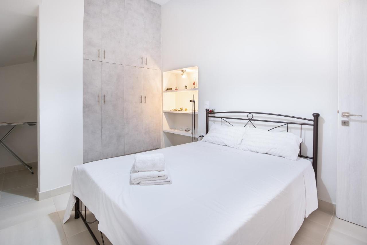 Urban Lifestyle Apartment In พีเรียส ภายนอก รูปภาพ