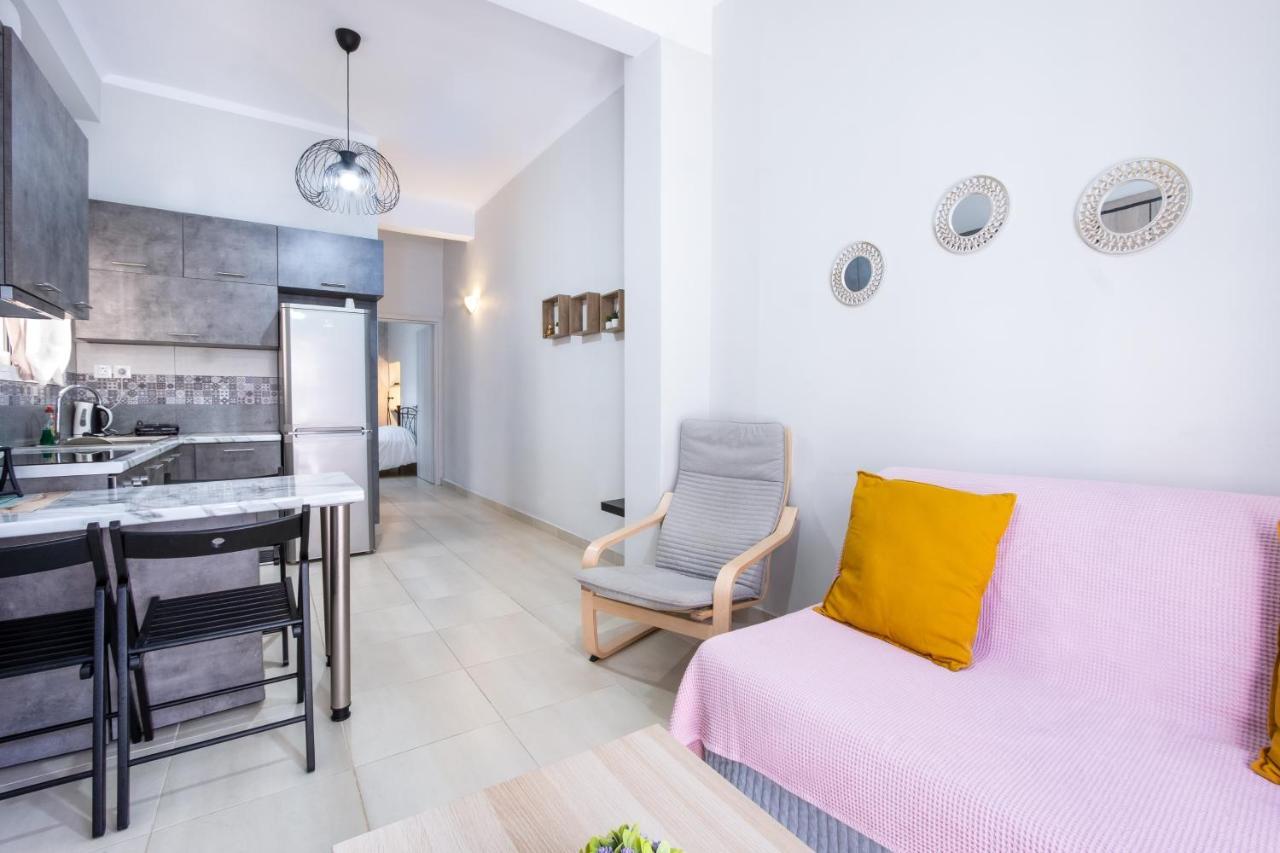 Urban Lifestyle Apartment In พีเรียส ภายนอก รูปภาพ