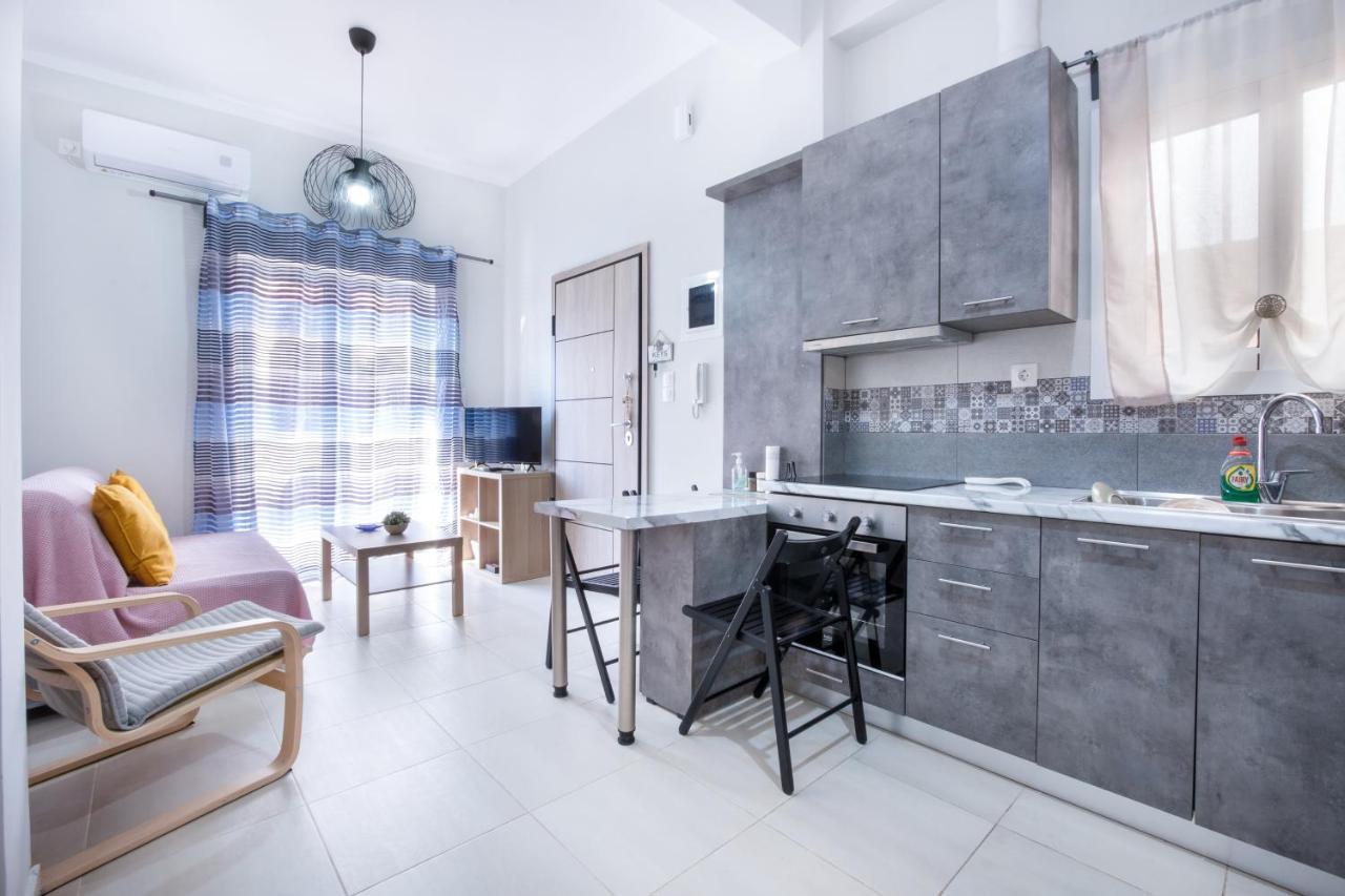 Urban Lifestyle Apartment In พีเรียส ภายนอก รูปภาพ